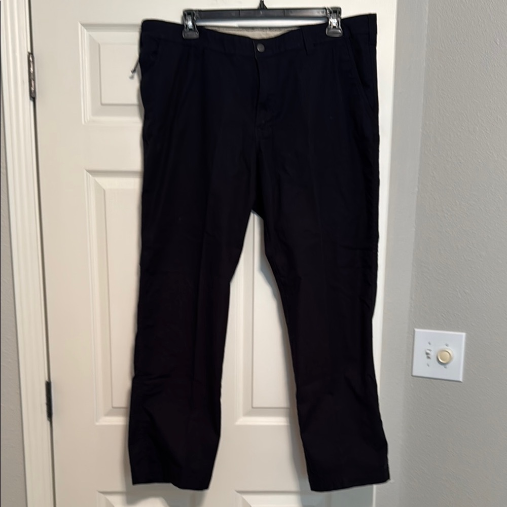 Columbia Black Cargo Pants with Classic Style